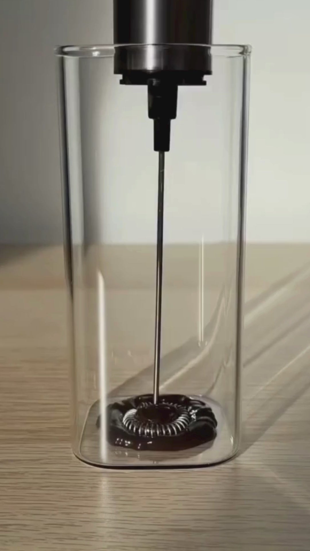 MINI BATIDOR ESPUMADERO DE CAFÉ Y LECHE ELECTRICO CON SOPORTE - VOLTEX